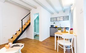 Cozy Montalbano Studios by Irundo
